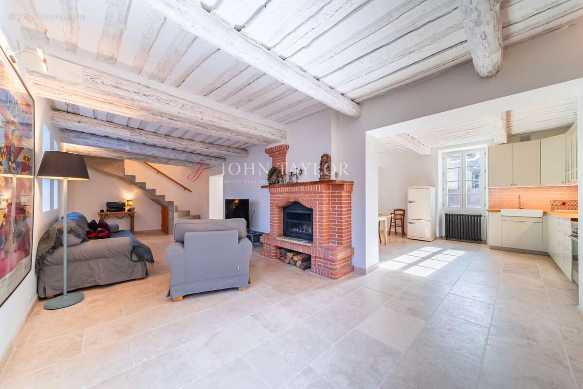 Maison à PERNES-LES-FONTAINES