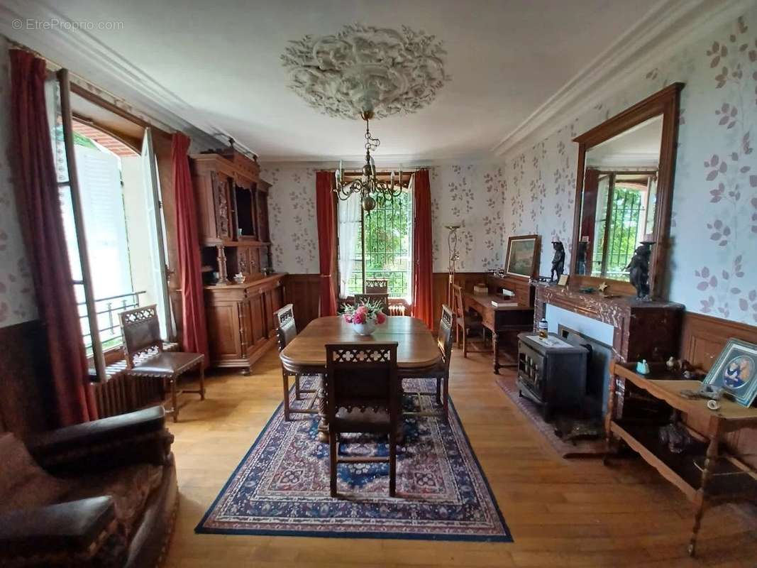 Maison à EGUZON-CHANTOME