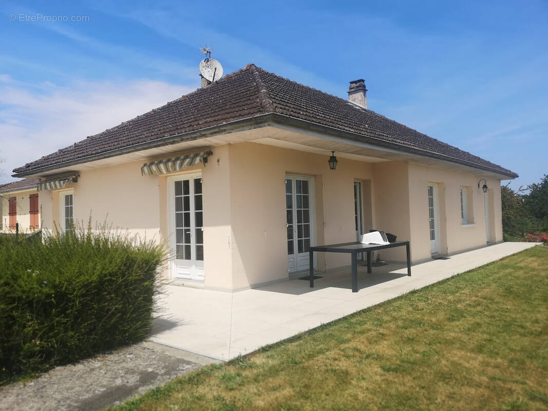 Maison à FLAVIGNAC