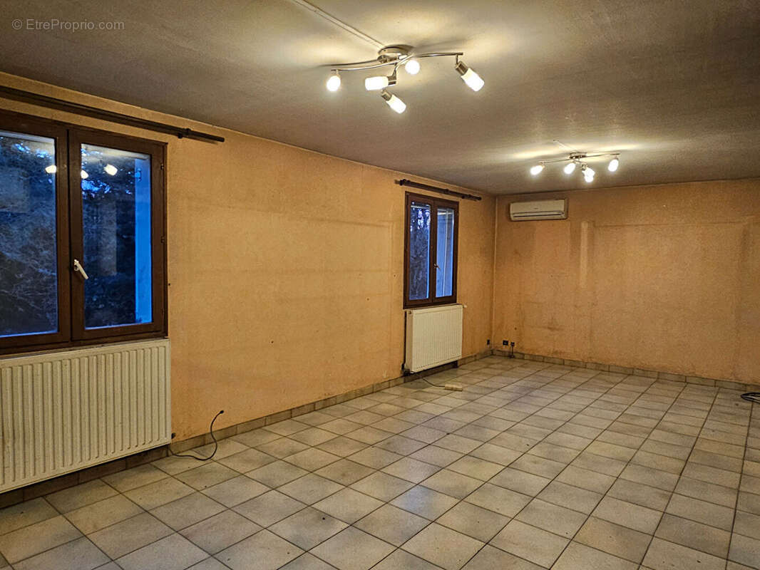 Maison familiale de 1986  de 172 m² environ a chmilin - photo 6