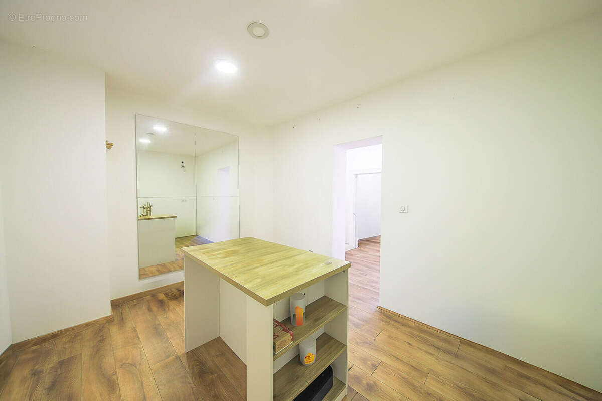 Commerce à SANTA-MARIA-DI-LOTA