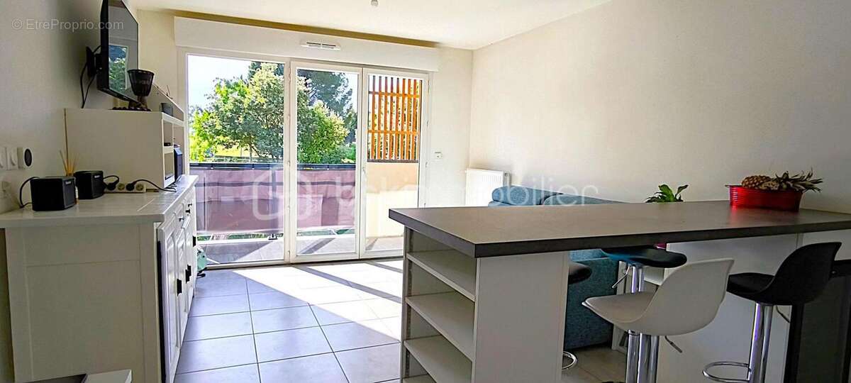 Appartement à LA ROQUE-D&#039;ANTHERON