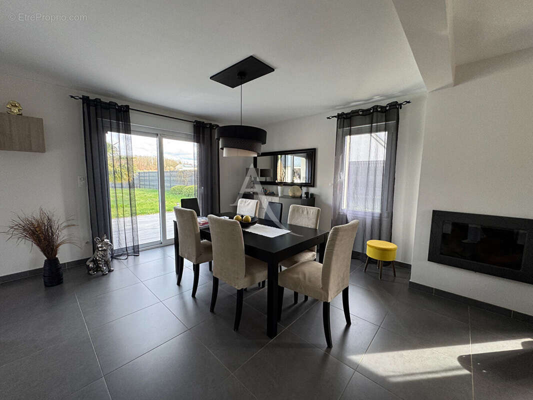 Maison à MONTLOUIS-SUR-LOIRE