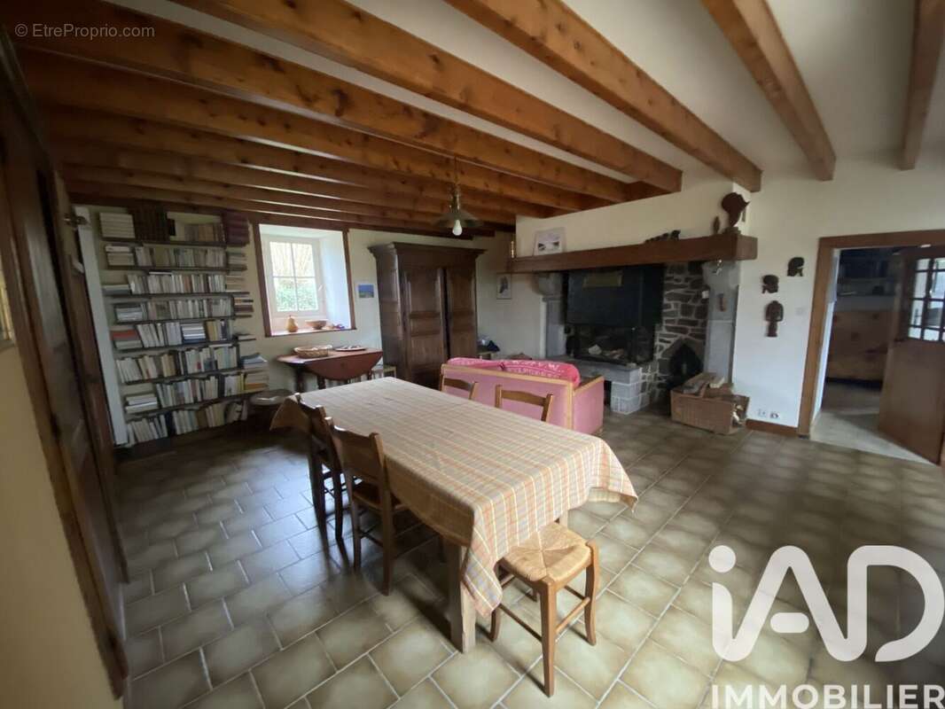 Maison 181 m² à Saint-Denis-Le-Vetu  - photo 7