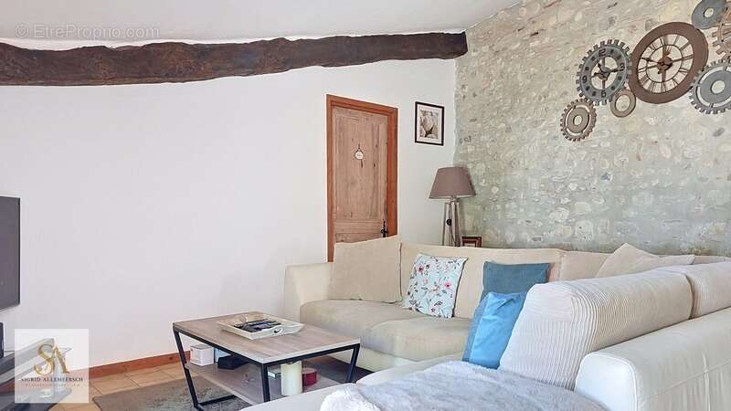 Maison de caractère en pierre, 3 chambres, jardin, terrasse et garage – Charme authentique au cœur d’un village calme entouré de - photo 8