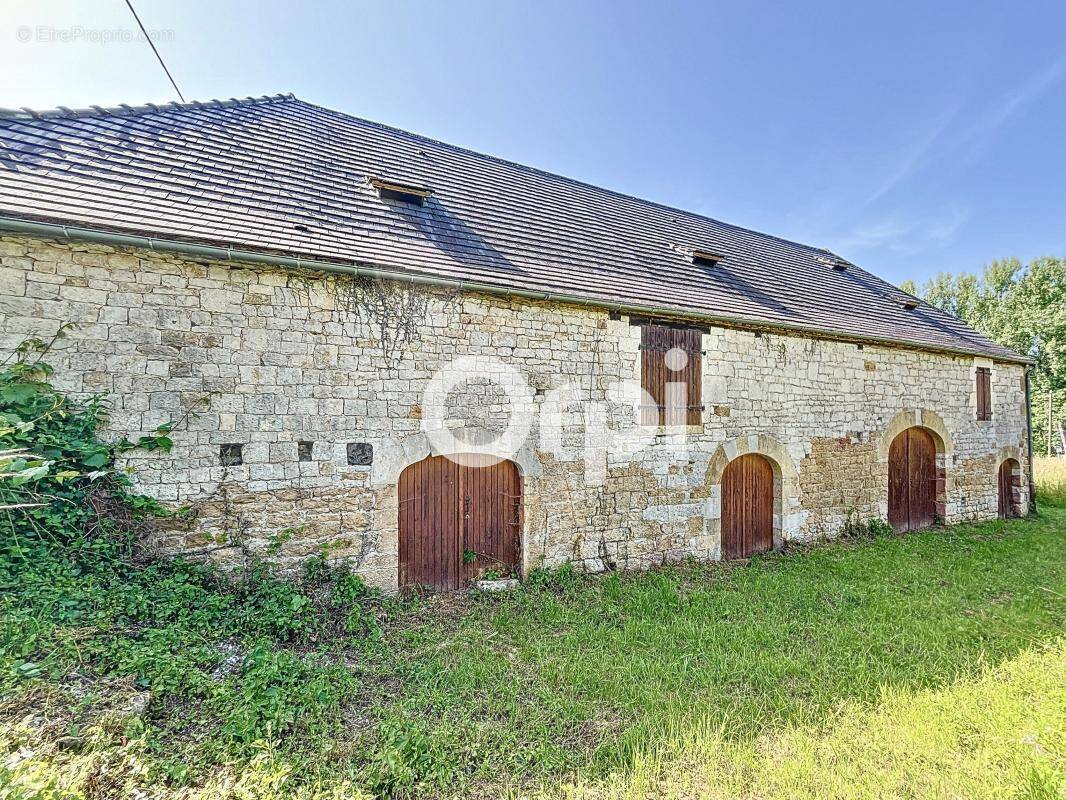 Maison à LES QUATRE-ROUTES-DU-LOT