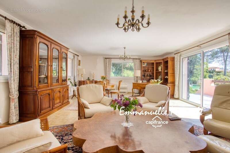 Maison à BAGNOLS-EN-FORET