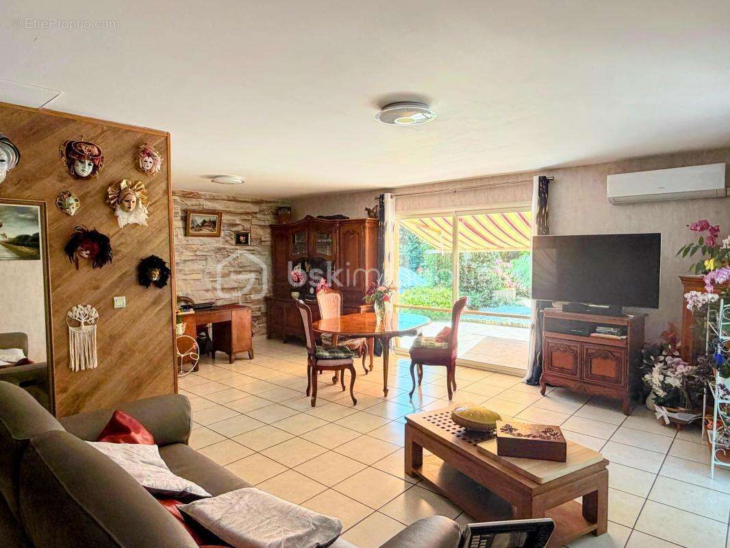 Propriété avec maison de plain-pied et son studio et son beau terrain de 3333 mètres avec piscine de 9X4 à l'abri des regards - photo 15