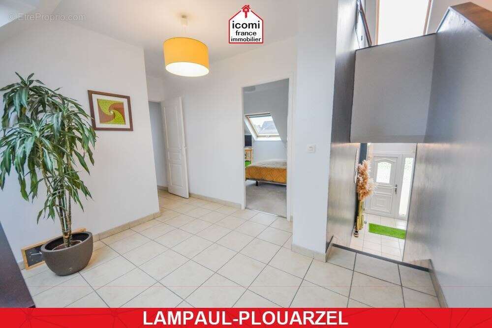 Maison à LAMPAUL-PLOUARZEL