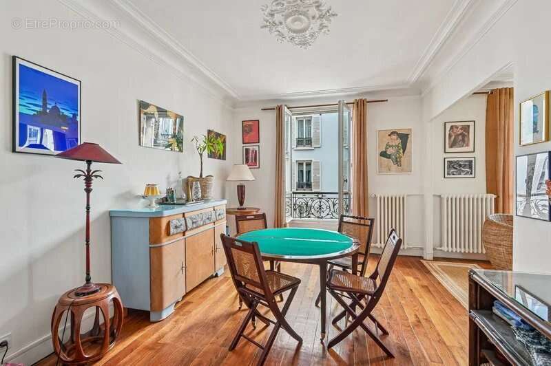 Appartement à NEUILLY-SUR-SEINE