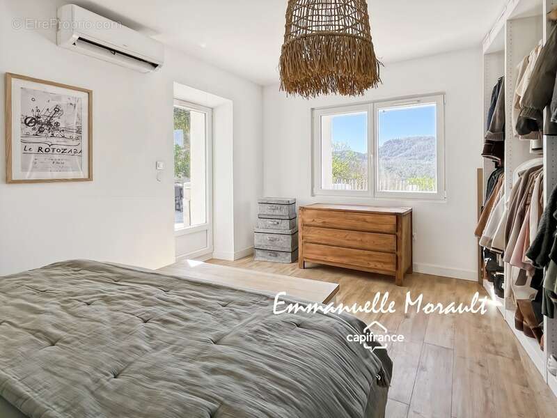 Maison à BAGNOLS-EN-FORET