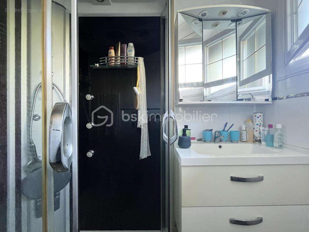 Maison à ROMANECHE-THORINS