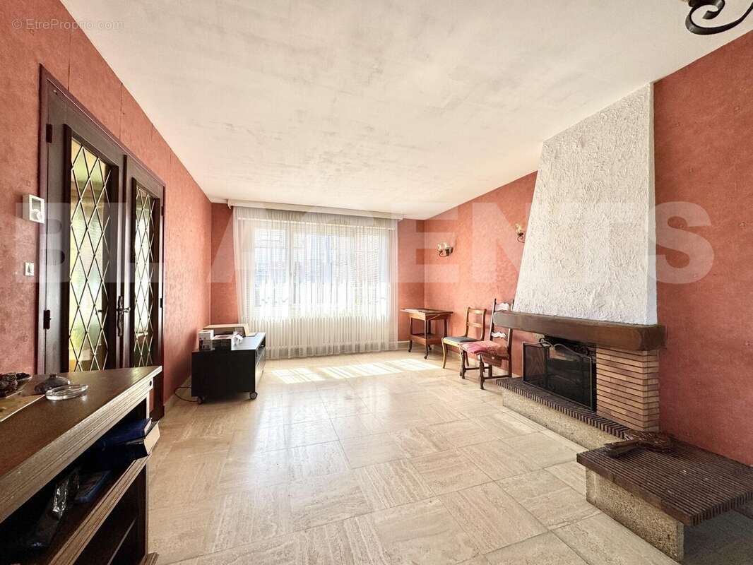 * salon - Maison à BILLY-MONTIGNY