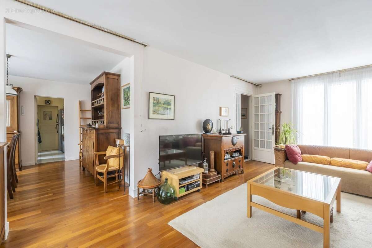 Maison à VOISINS-LE-BRETONNEUX