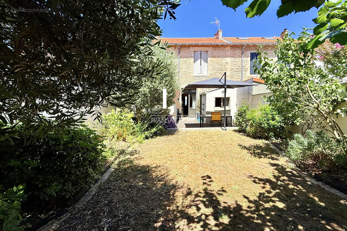 La genette - Maison de ville joliment rénovée avec jardin exposé plein Sud - photo 13