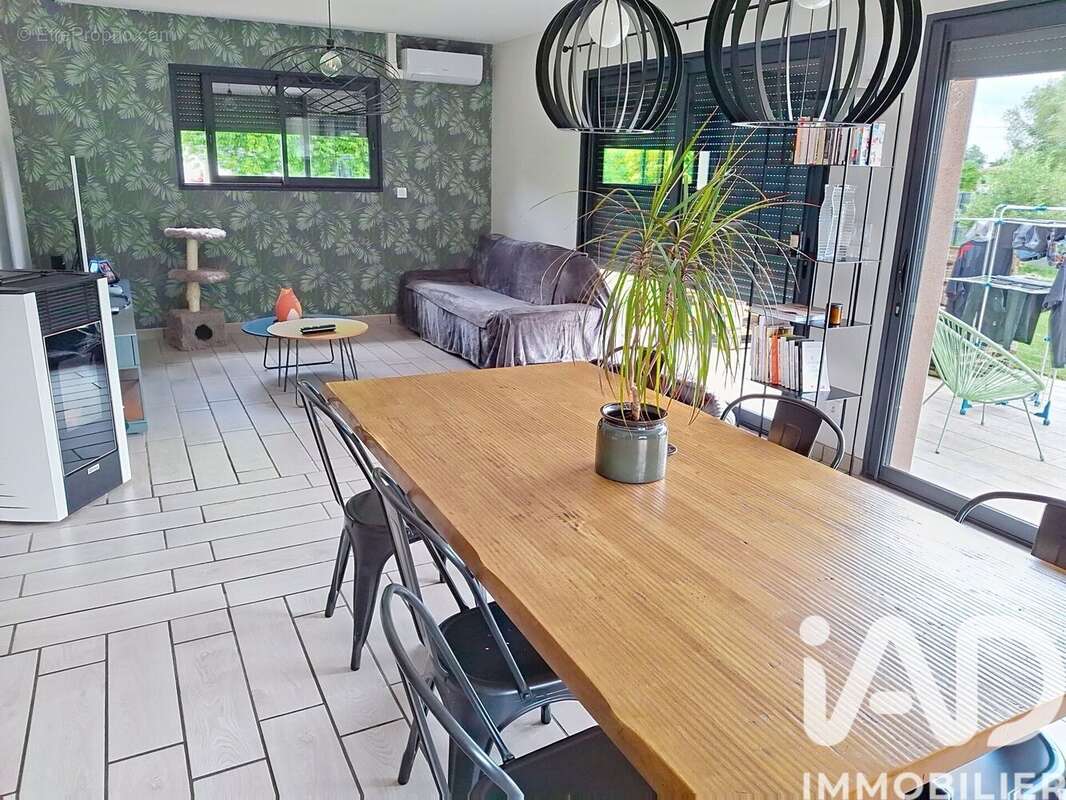 Maison 115 m² à Saint-Etienne-De-Tulmont  - photo 2