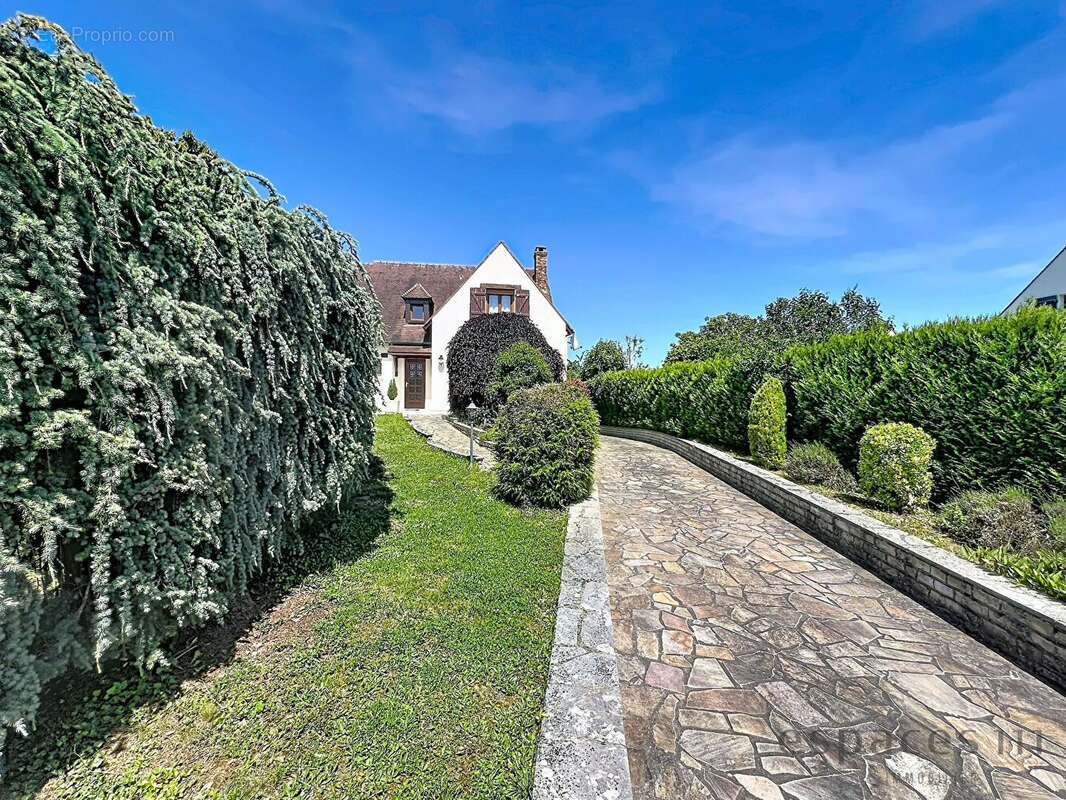 Maison à MAGNY-LES-HAMEAUX