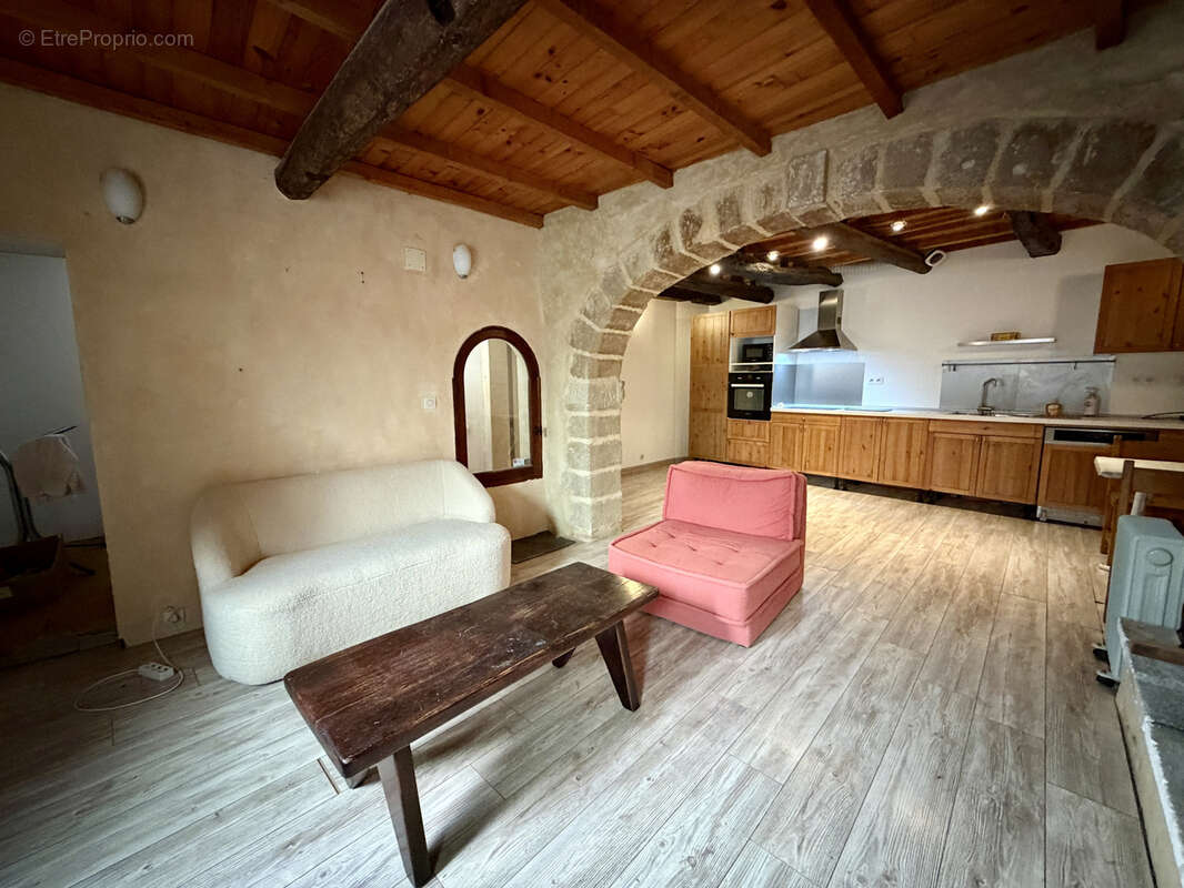 Maison à SAINT-QUENTIN-LA-POTERIE