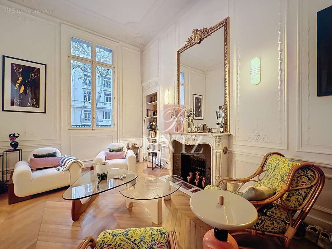 Appartement à PARIS-7E