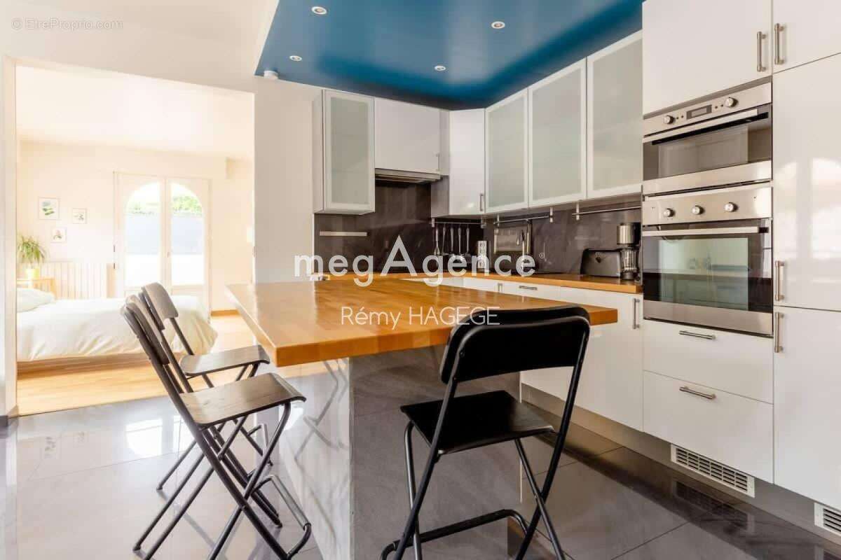 Appartement à LA GARENNE-COLOMBES