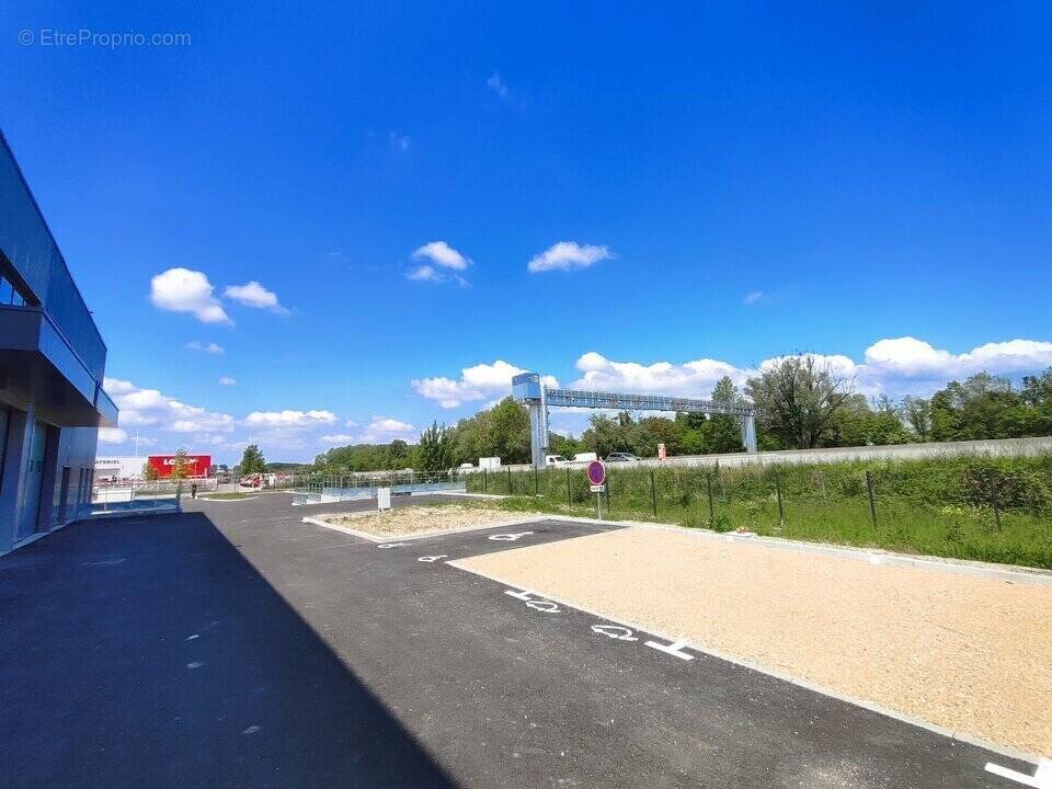 Autre à BOURGOIN-JALLIEU