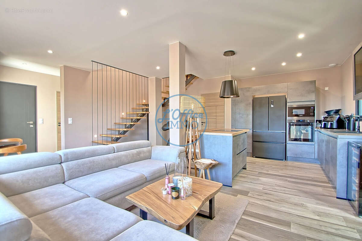 Maison à SOLLIES-PONT