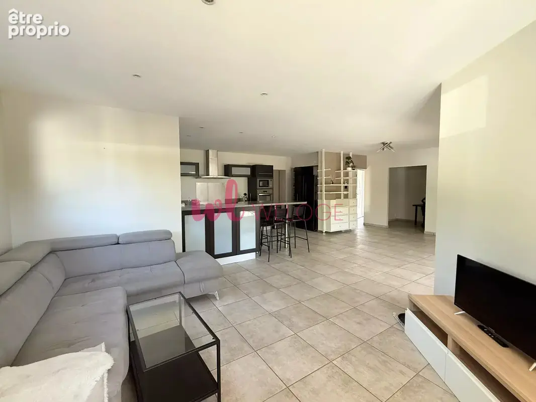 MAGESCQ — Maison contemporaine de plain-pied 125 m², piscine, pool house et double garage - photo 7