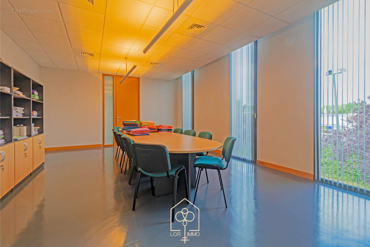 Commerce à CUSTINES