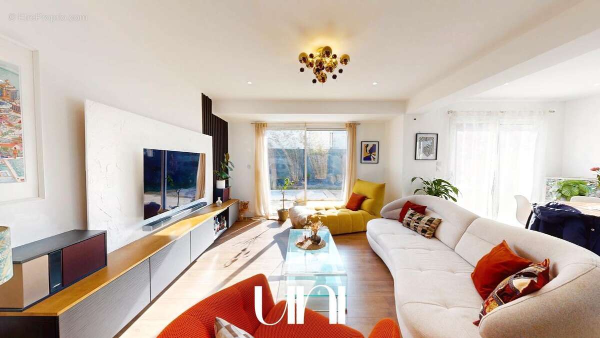 Maison à MAY-SUR-ORNE