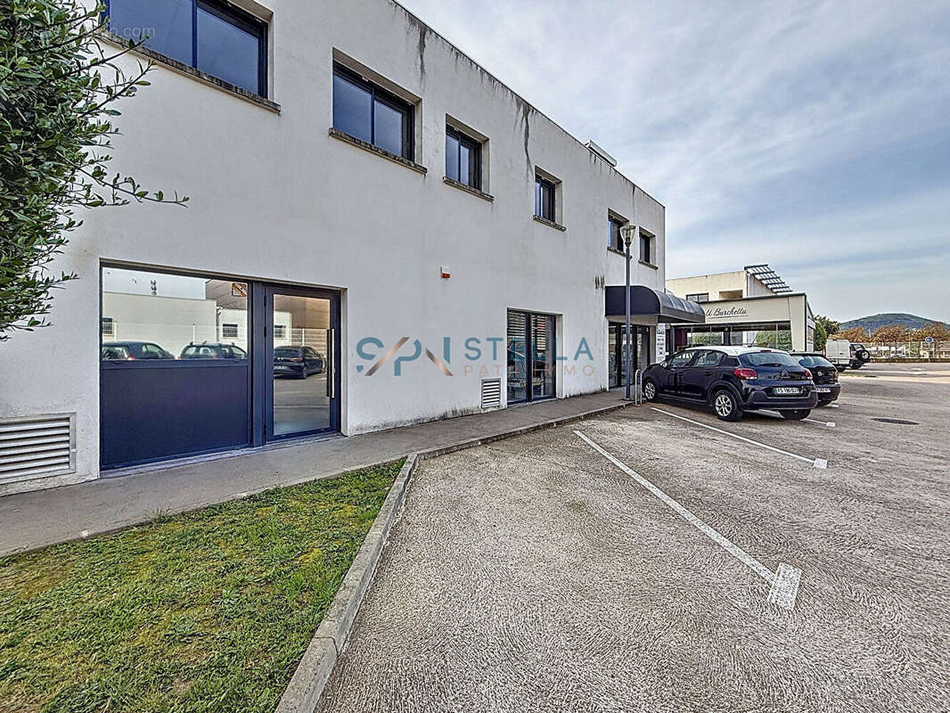 Commerce à SARROLA-CARCOPINO