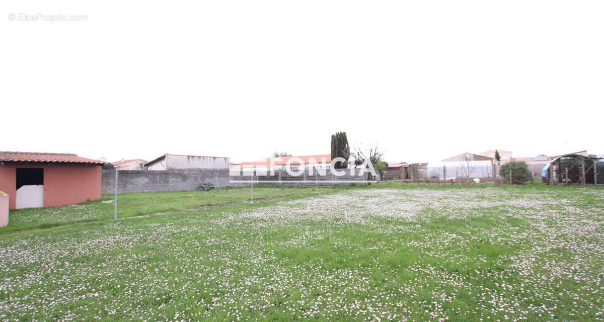 Terrain à LA JARRIE