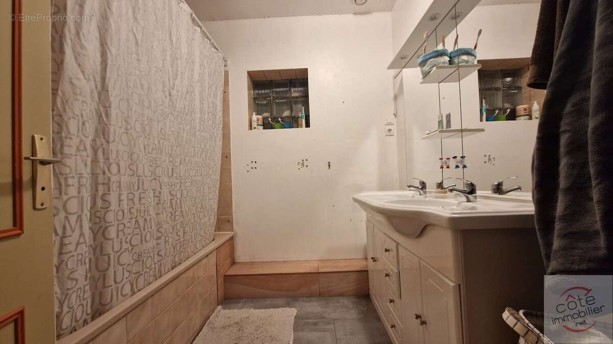 Maison à SAINTE-MESME