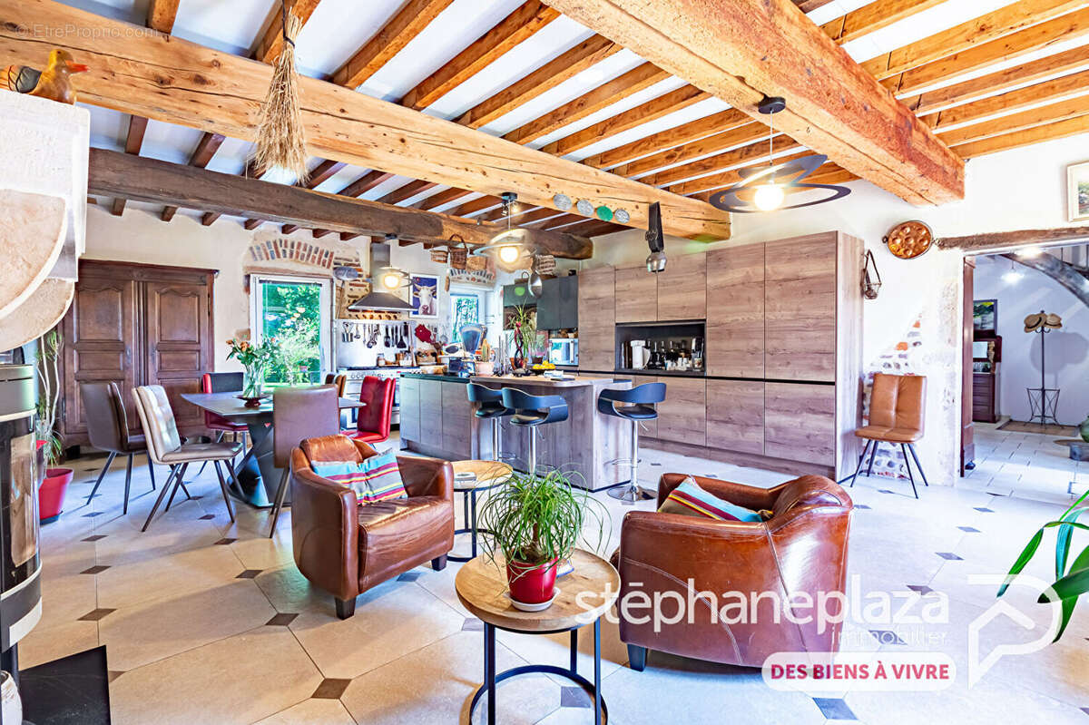 Maison à SAINT-ETIENNE-SUR-CHALARONNE