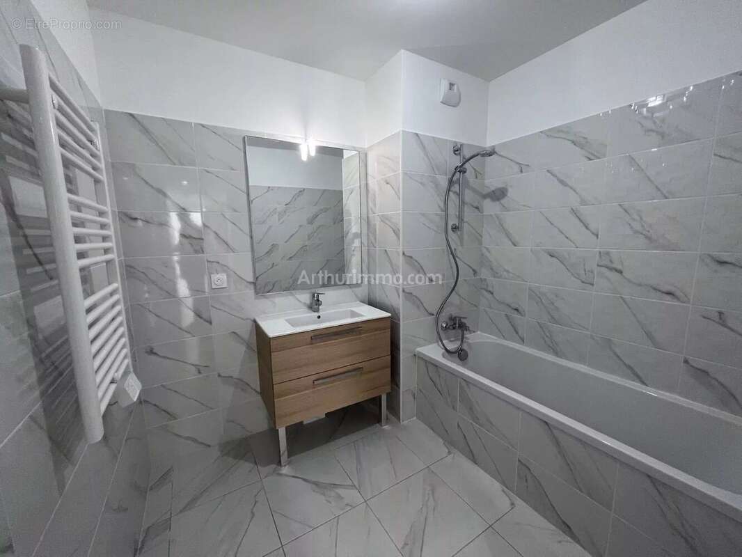 Appartement à VILLENEUVE-LOUBET