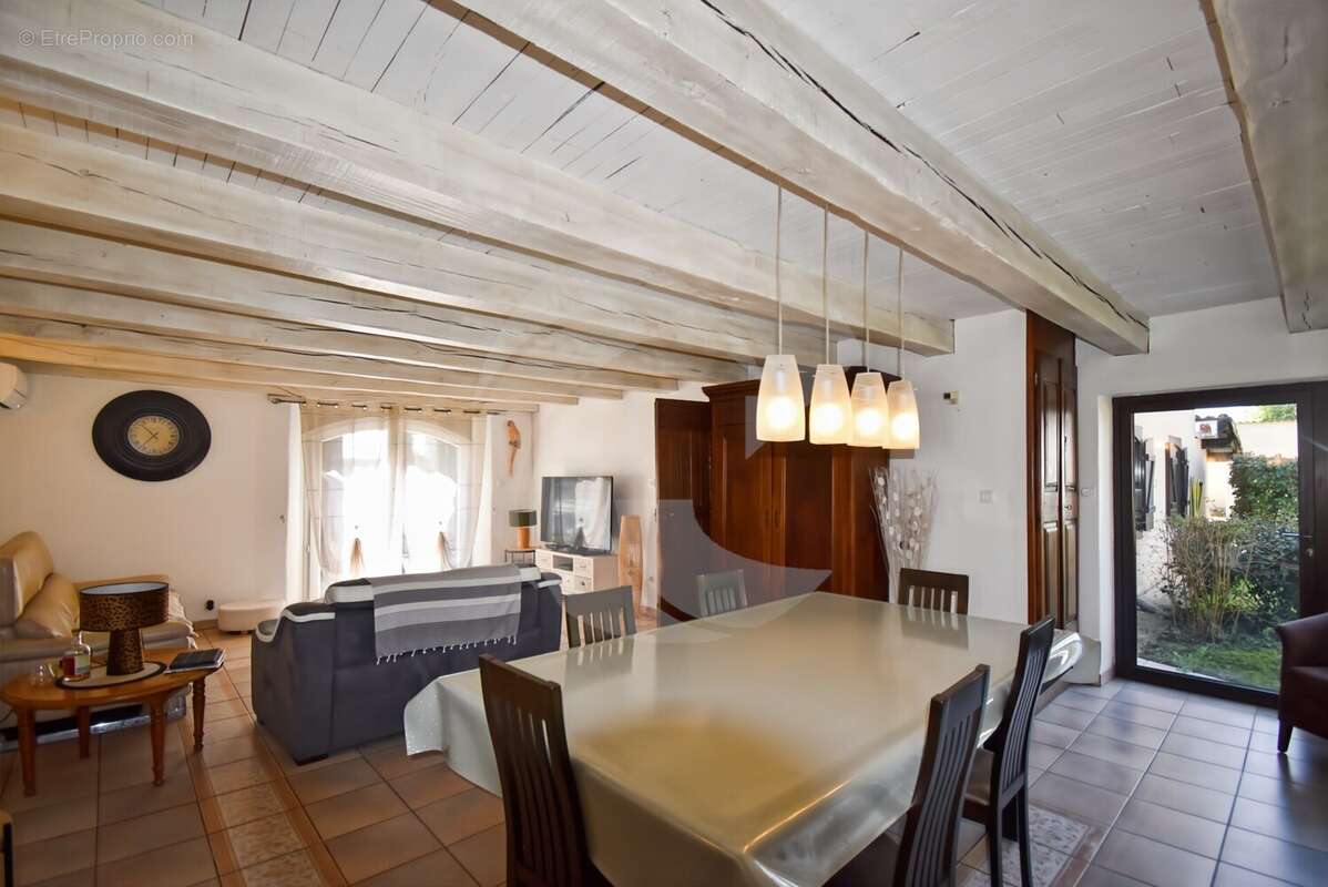 Maison à NEGREPELISSE