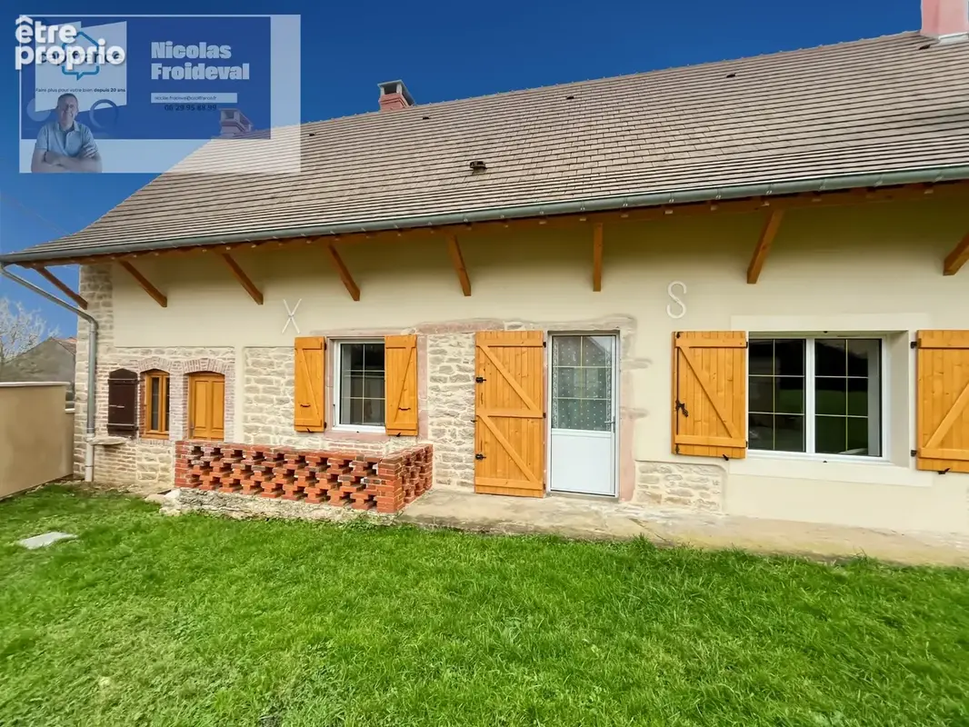 Élégante Longère Bressane Entièrement Rénovée avec Matériaux de Qualité - photo 4