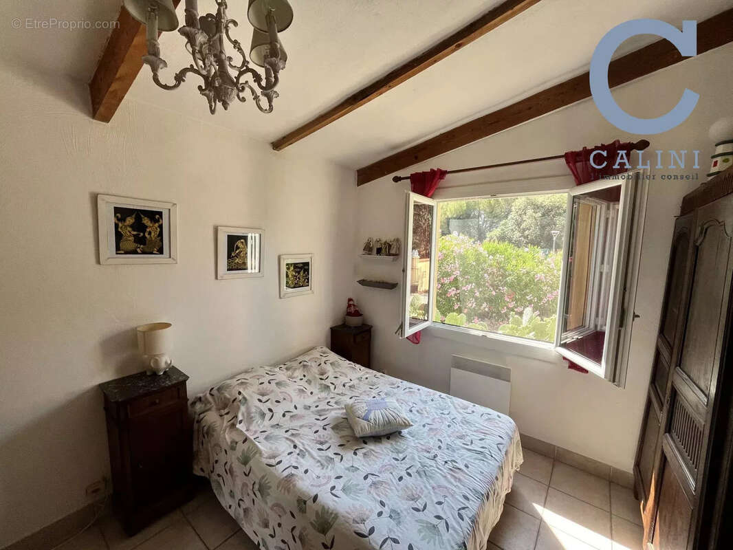 Maison à GARRIGUES-SAINTE-EULALIE