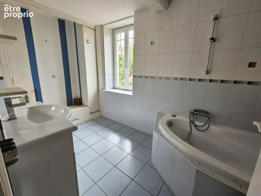 Maison 176 m² habitables - jardin - cour - grange  CHAURIAT (63) - photo 18