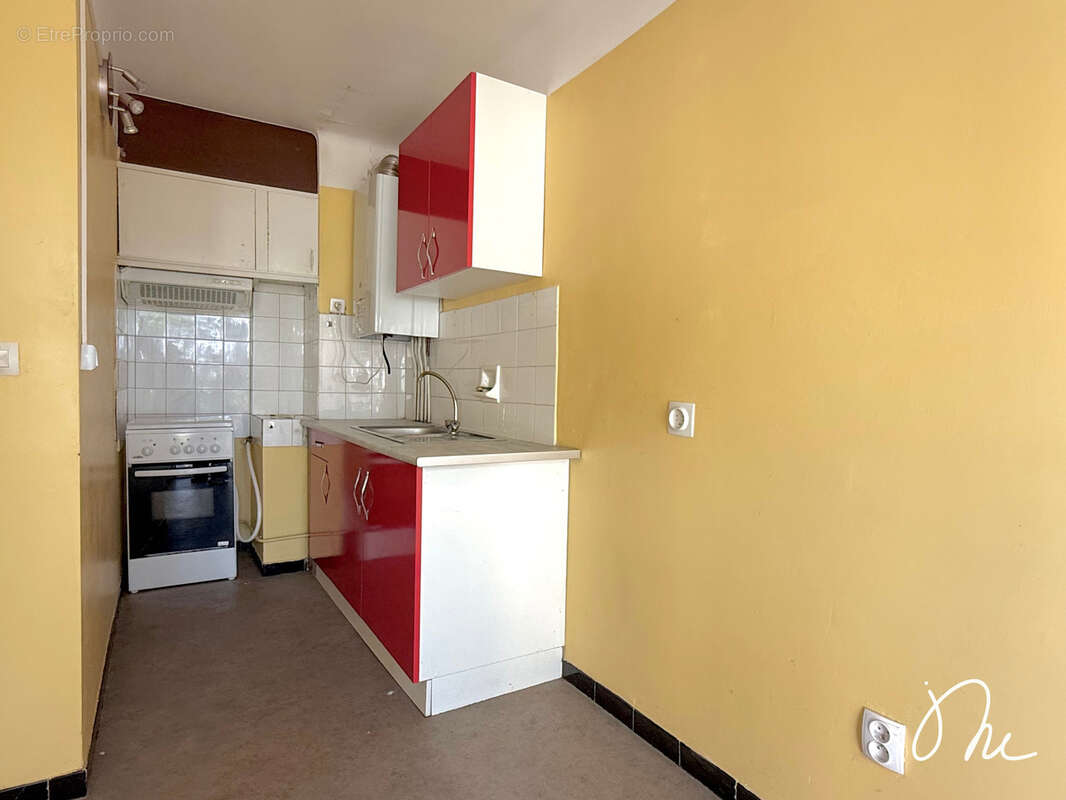 Appartement 2 pièces avec balcon, cave et stationnement libre - photo 2