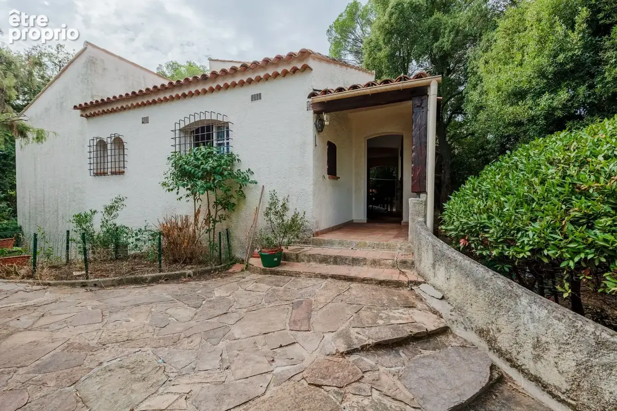 Villa Saint Raphael 5 pièce(s) 140 m2 - photo 3