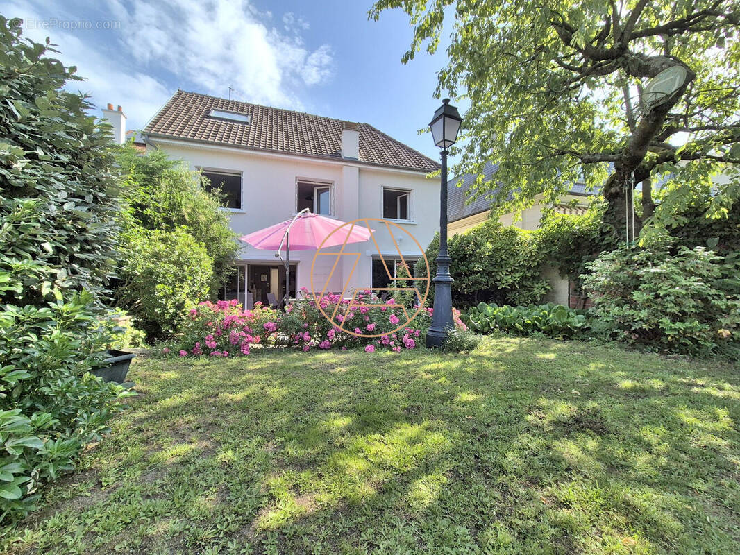 Maison à SAINT-MAUR-DES-FOSSES