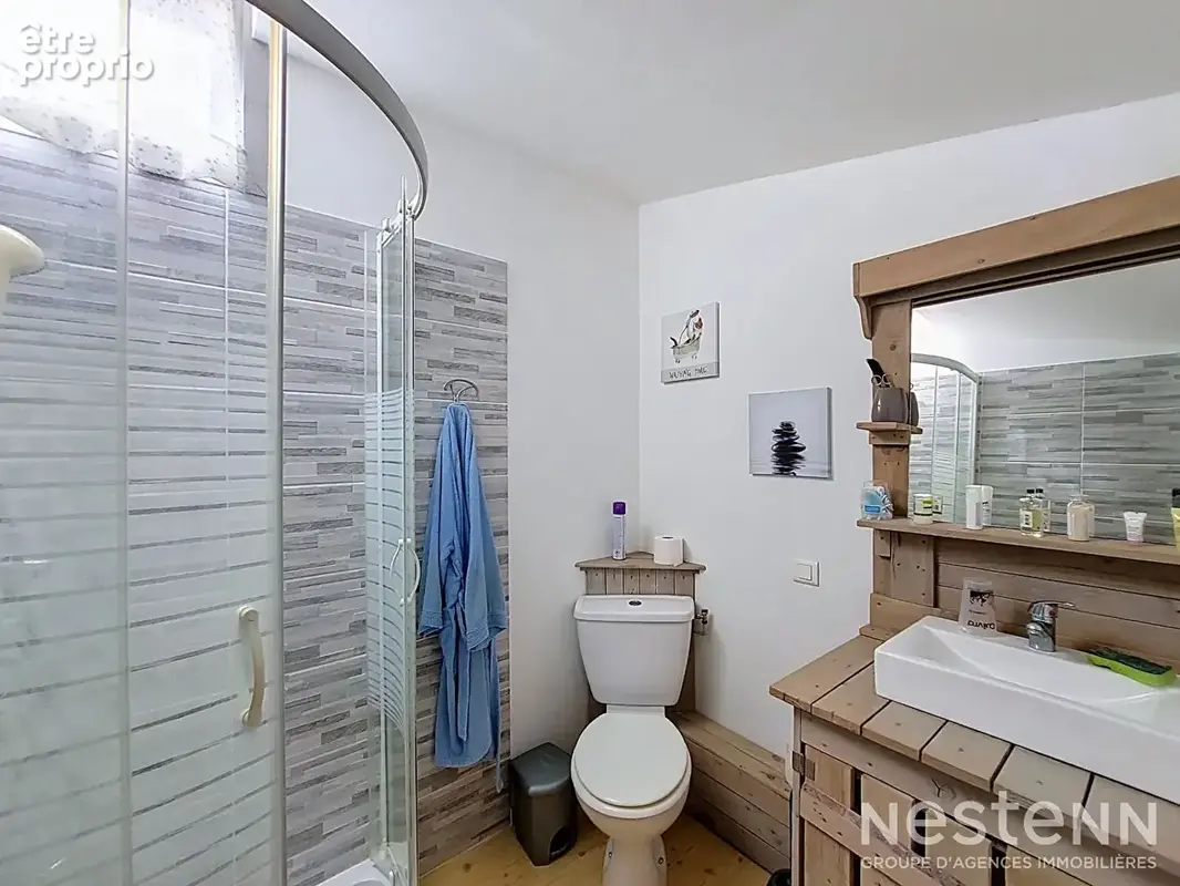 À vendre Maison de village en pierre de 216 m² avec deux appartements, cour, et garages - photo 17
