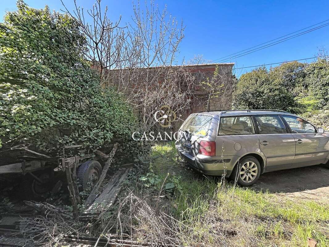 A 15 min de PEZENAS, 2 bâtisses en pierre à rénover : 200 m² habitables + 140 m² garage, jardinet, fort potentiel ! - photo 4