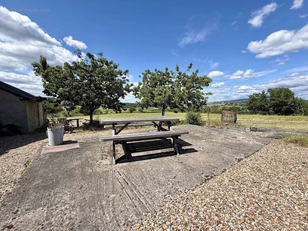 Grand ensemble, entièrement isolé avec 1,4 hectare à vendre près de Remilly - photo 49