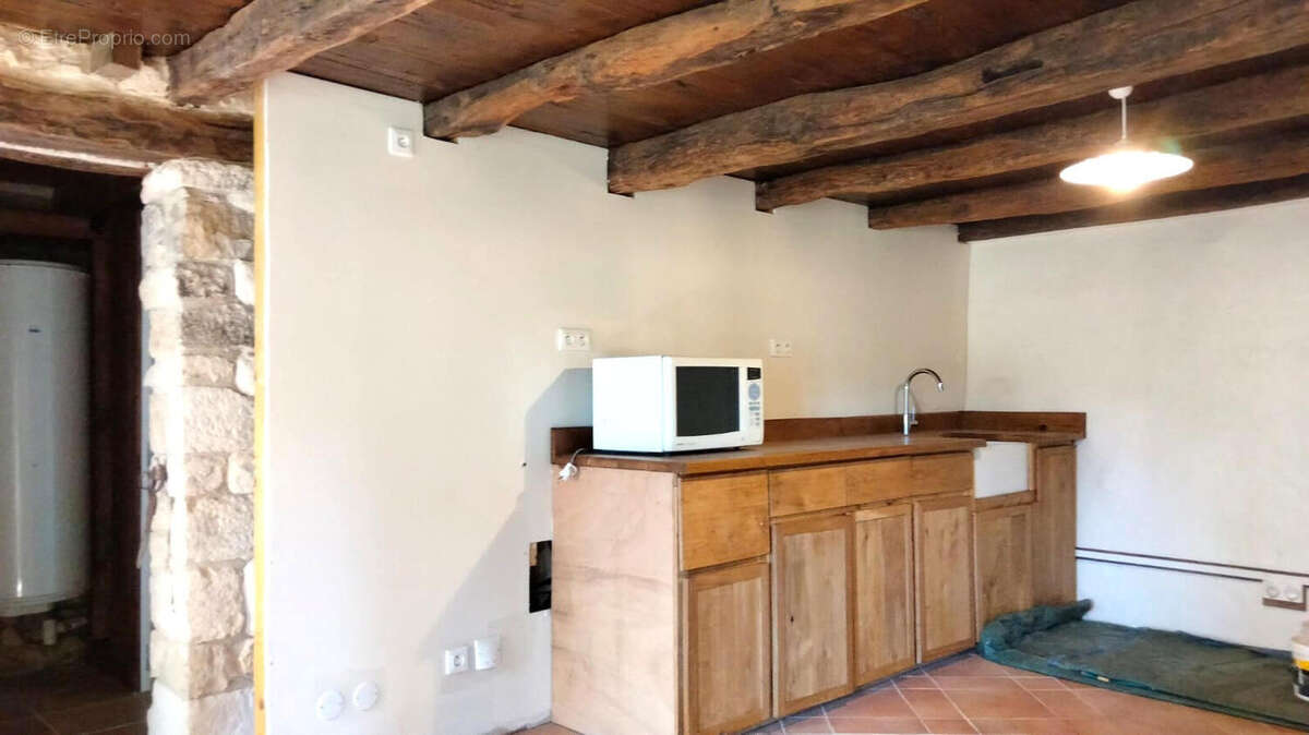 GITE - Maison à CELLEFROUIN
