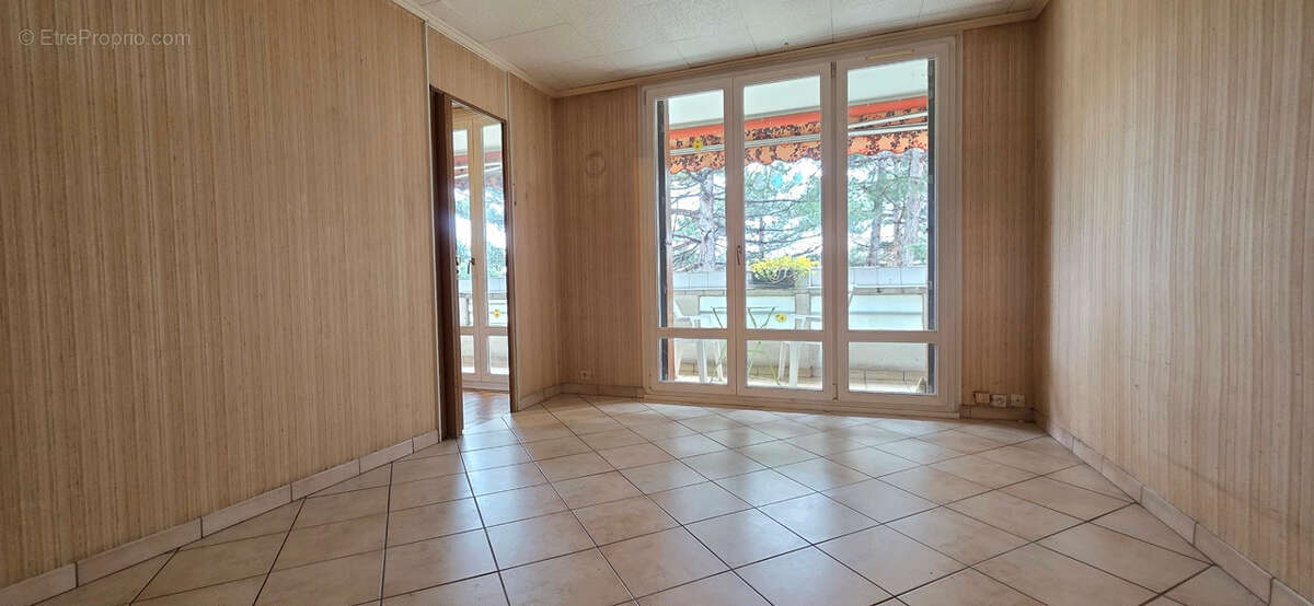 Appartement à BRON