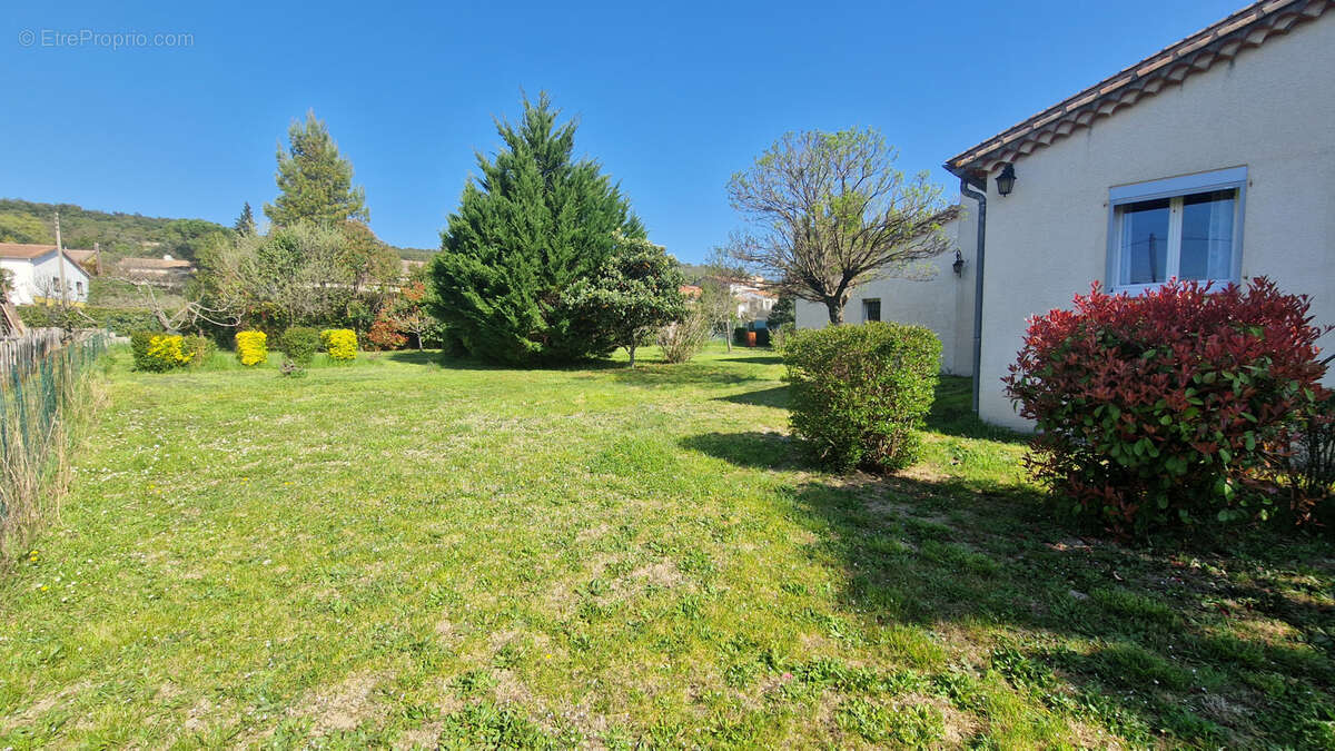 Maison à SAINT-JULIEN-LES-ROSIERS