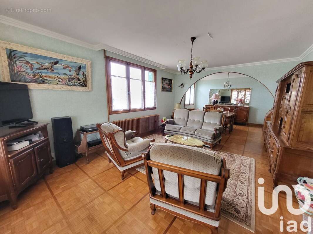 Maison 115 m² à Saint-Georges-De-Poisieux  - photo 4