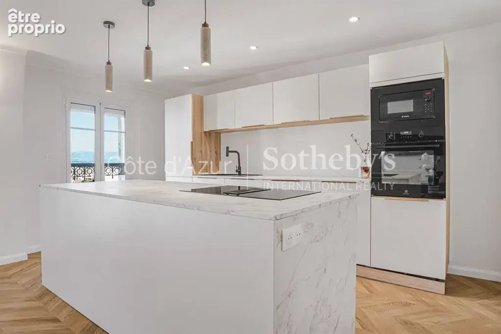 Antibes vieille ville, appartement 3 pièces de 83 m² rénové en dernier étage - photo 3