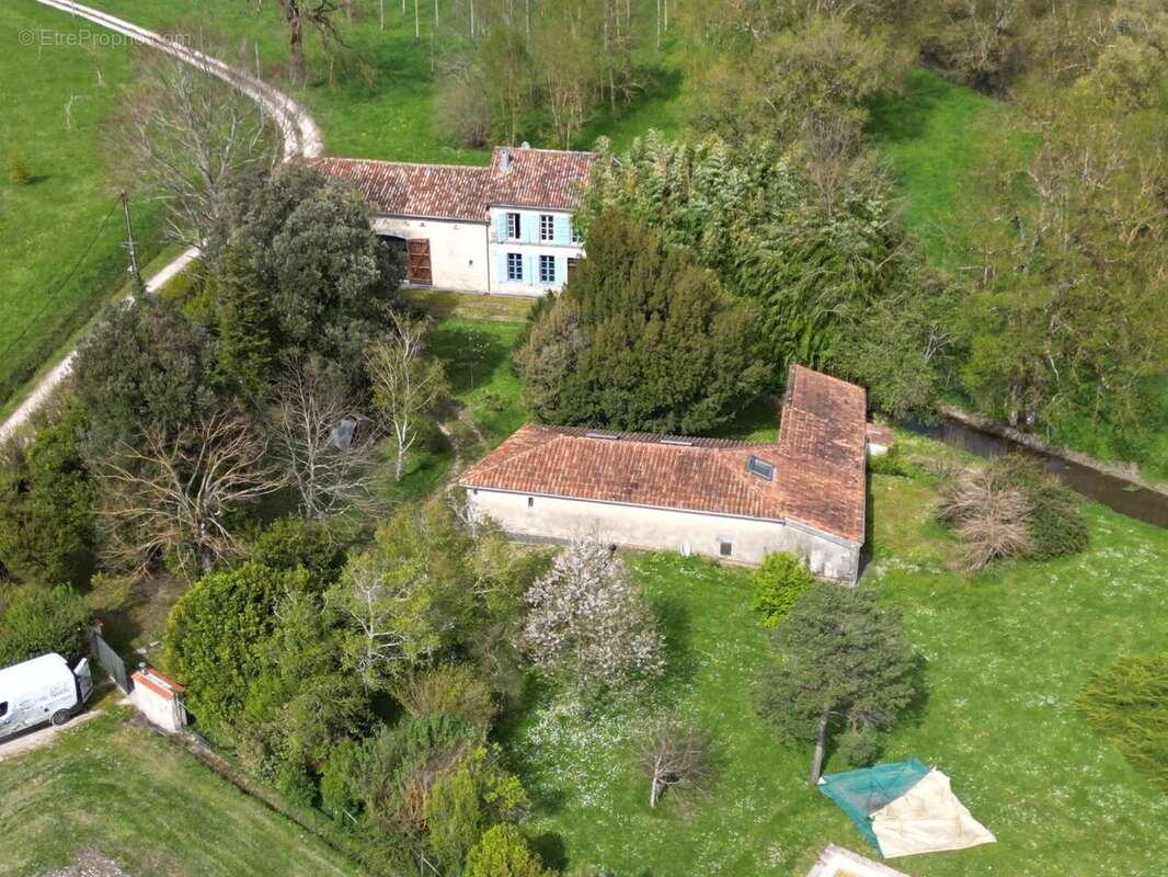 Maison à BARBEZIEUX-SAINT-HILAIRE